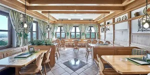 Gastraum in der Buschenschank Humer im Maissau